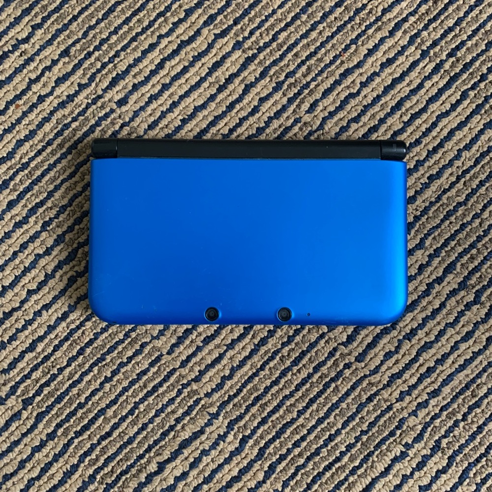 NINTENDO 3DS BLUE CONSOLE WITH GAMES